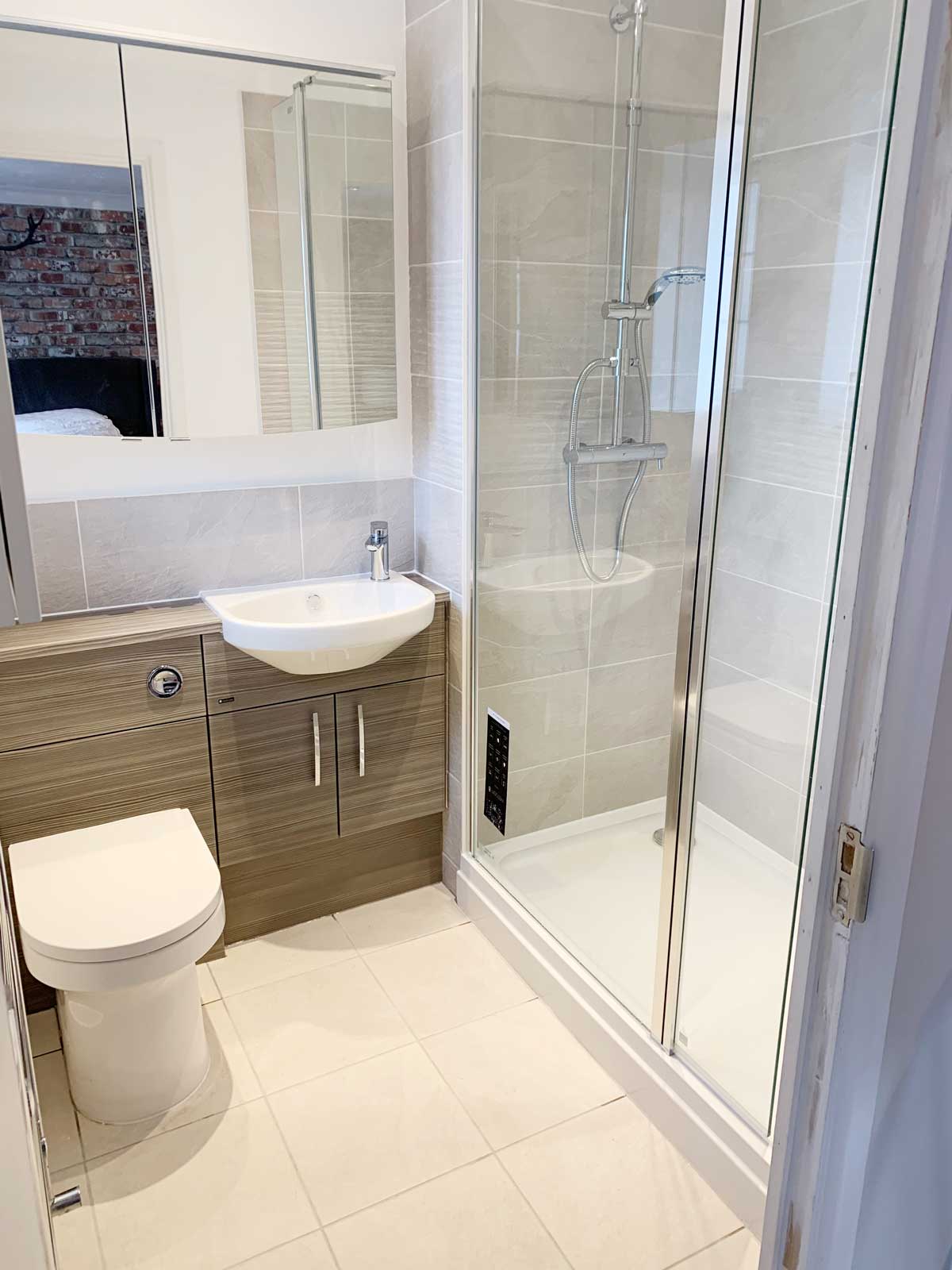Ensuite in Sarisbury Green completed by Taps and Tubs